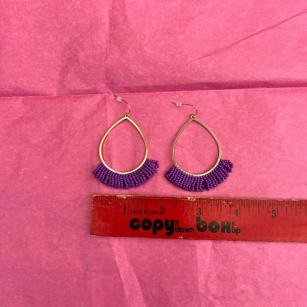 Goldtone drop earrings with purple beads - Picture 3 of 3